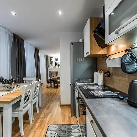 Old Town Podtatranskeho דירה